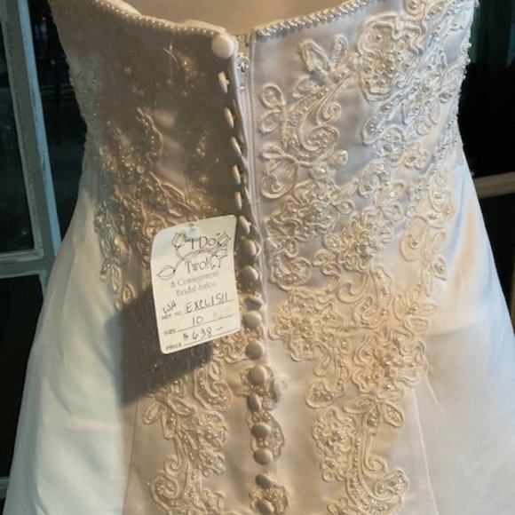 NWT Amazing Halter Wedding Gown Size 10 price $1,200 and got it for sale $638 - Picture 9 of 9